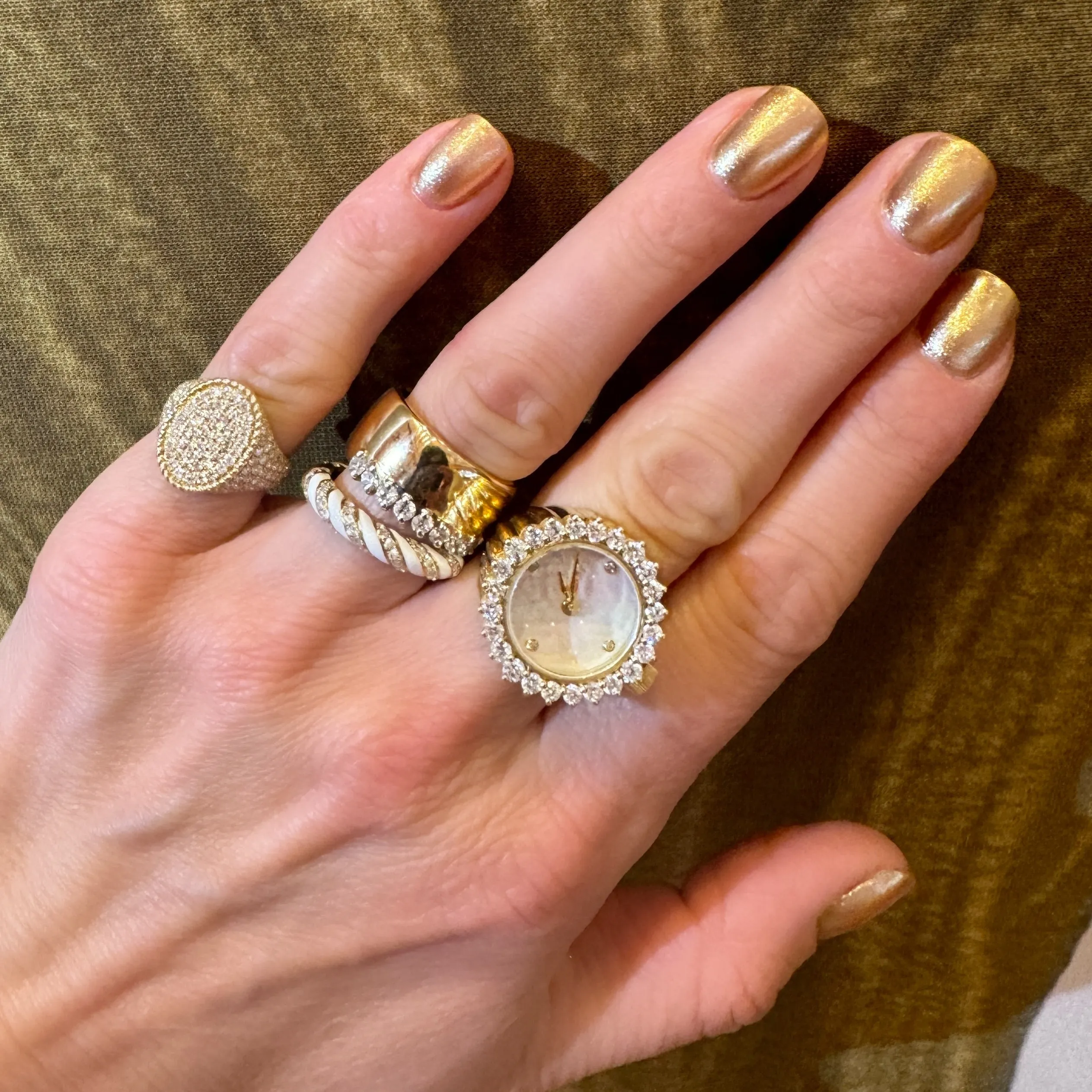 Bold Diamond & Gold Barrel Ring