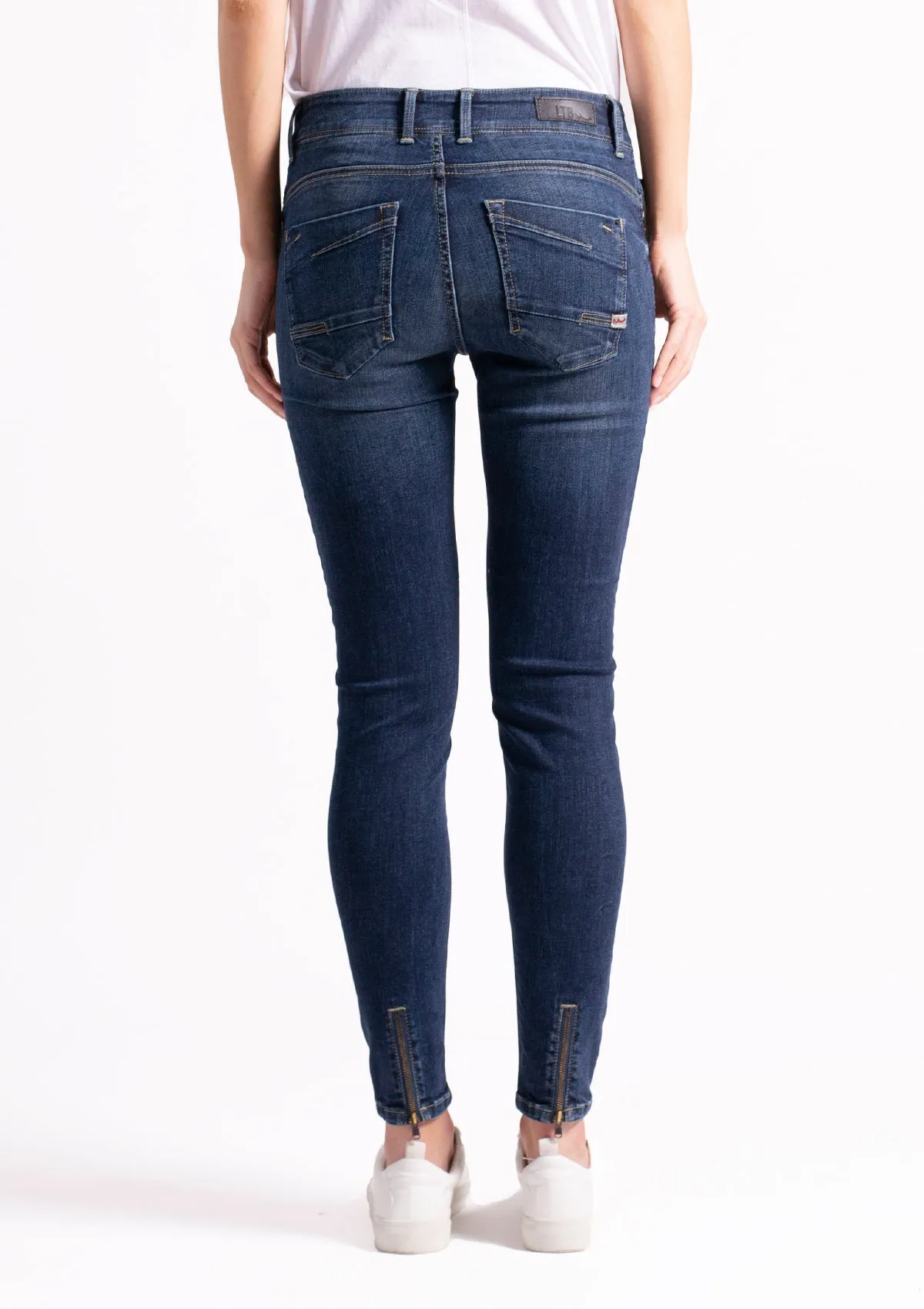 Cynthia Y Luni Mid Rise Slim Ankle Jean